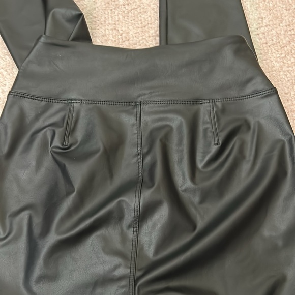 NWT Offline Aerie Faux Leather Look Leggings Black Size Small Short High Rise - Picture 12 of 12